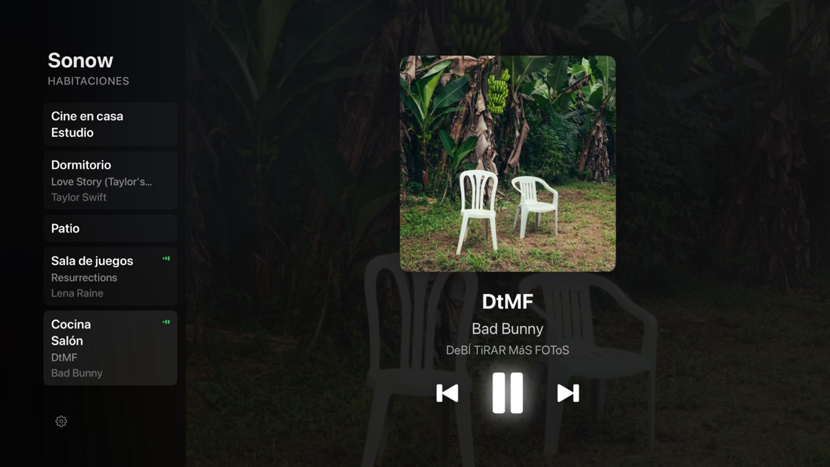 Sonow en el Apple TV: a la izquierda, las salas; a la derecha, la carátula y la canción que suena en la cocina y el salón