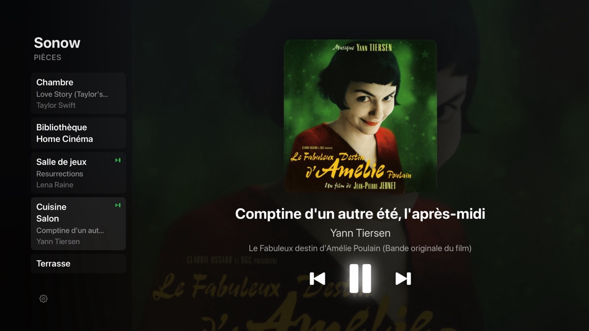 Sonow sur l’Apple TV : à gauche, les pièces ; à droite, la pochette et le titre en cours de lecture dans la cuisine et le salon